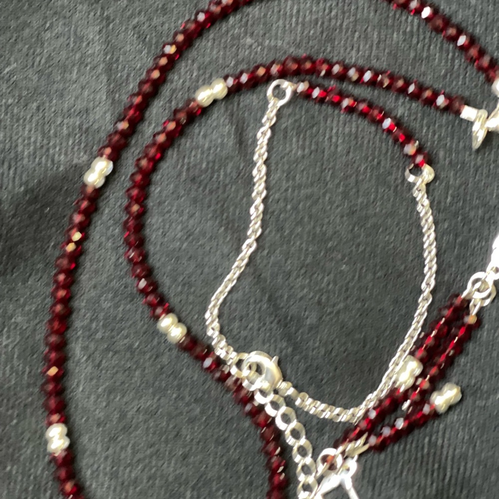 Elegant Red and Silver Beaded Necklace Jewelry - Picture 1 of 3